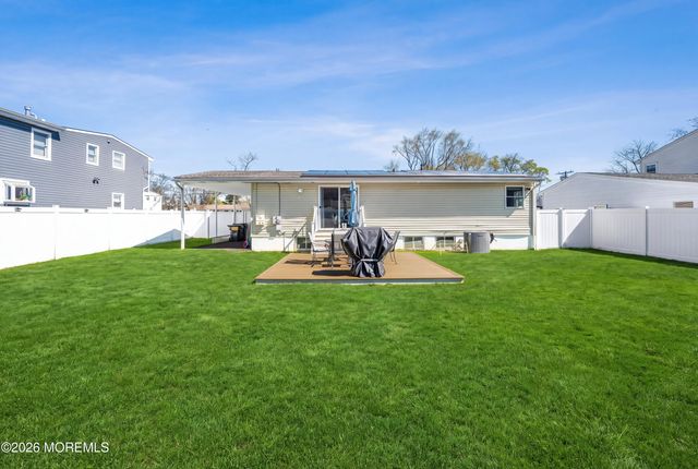 27 Lafayette Drive, Hazlet, NJ 07730