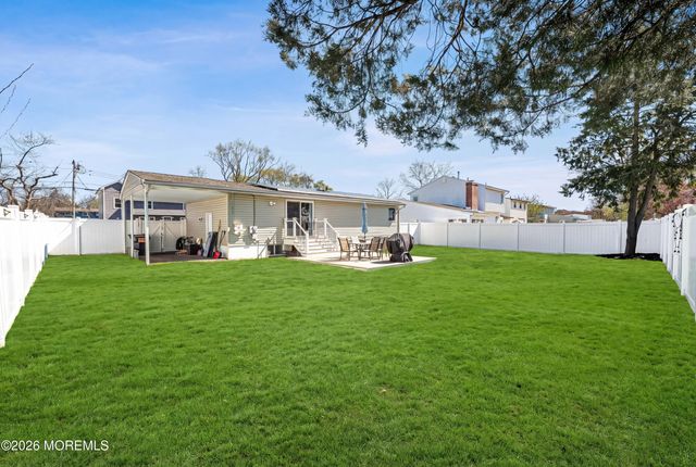 27 Lafayette Drive, Hazlet, NJ 07730