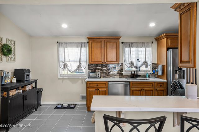 27 Lafayette Drive, Hazlet, NJ 07730