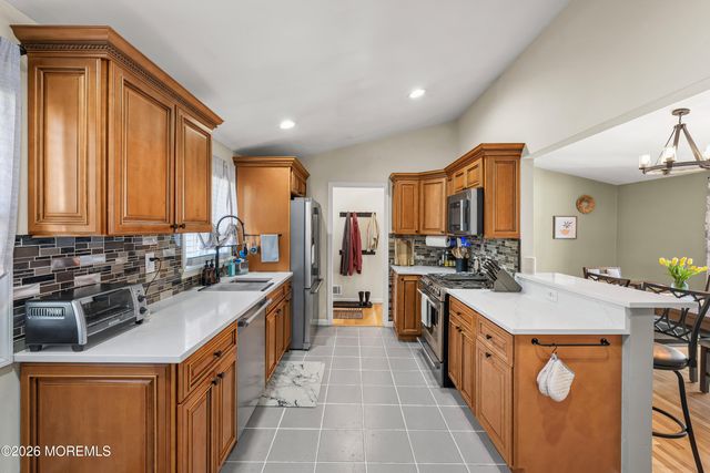 27 Lafayette Drive, Hazlet, NJ 07730