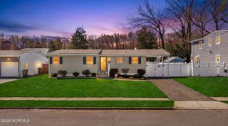 27 Lafayette Drive, Hazlet, NJ 07730