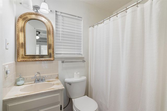 141 Perry LN, Kingsland, TX 78639