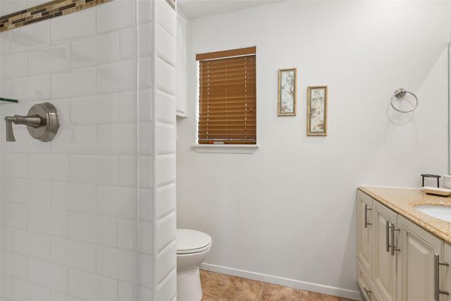 141 Perry LN, Kingsland, TX 78639