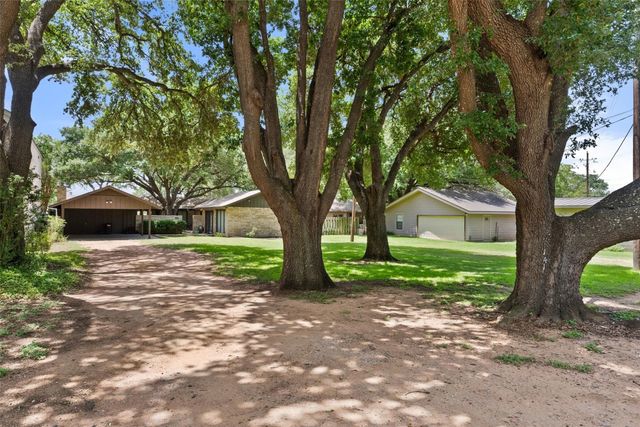141 Perry LN, Kingsland, TX 78639