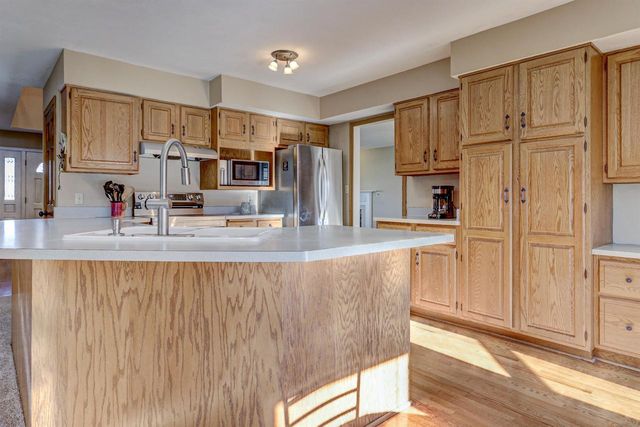 624 S KELLER PARK DRIVE, Appleton, WI 54914