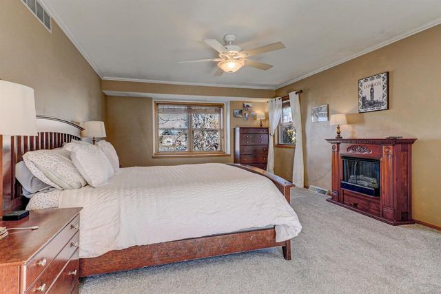 624 S KELLER PARK DRIVE, Appleton, WI 54914