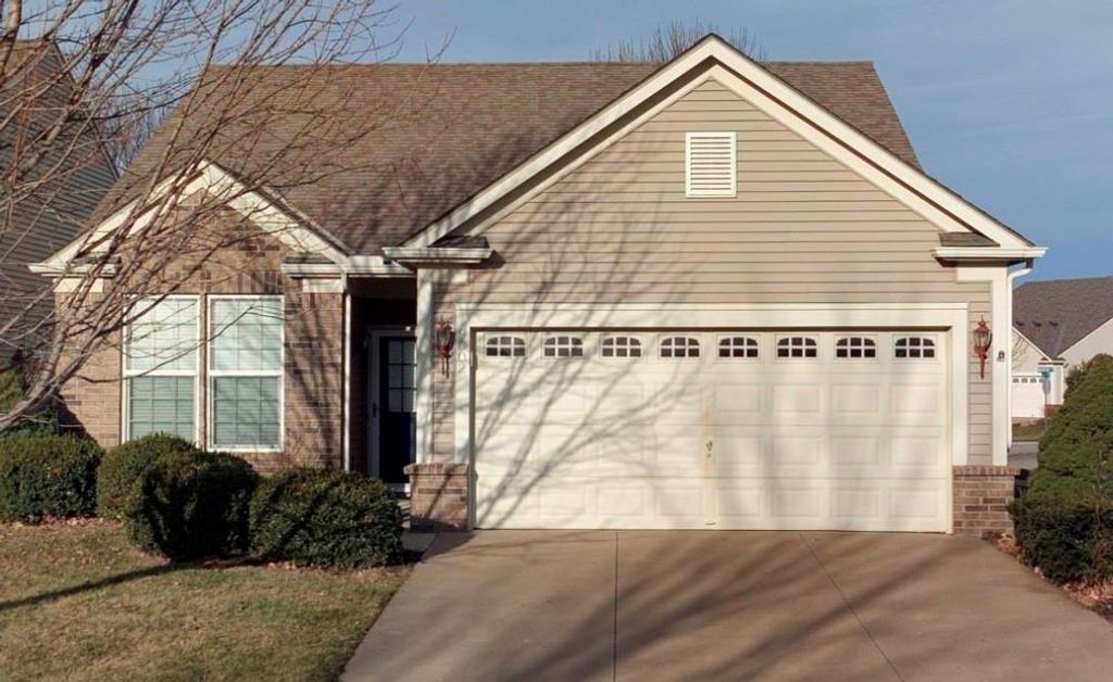 9002 Meadow View Drive, Lenexa, KS 66227