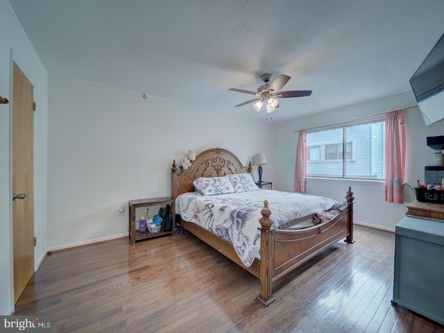 5674 OAK TANAGER CT, Burke, VA 22015