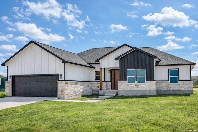 12910 Pueblo Nuevo Dr, Atascosa, TX 78002