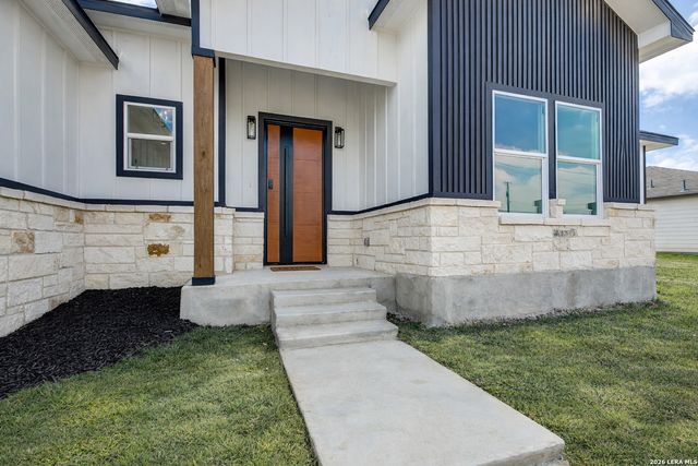 12910 Pueblo Nuevo Dr, Atascosa, TX 78002