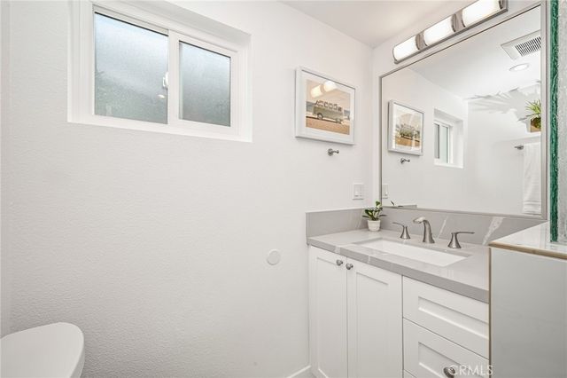 205 42nd Street, Newport Beach, CA 92663