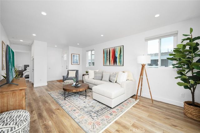205 42nd Street, Newport Beach, CA 92663
