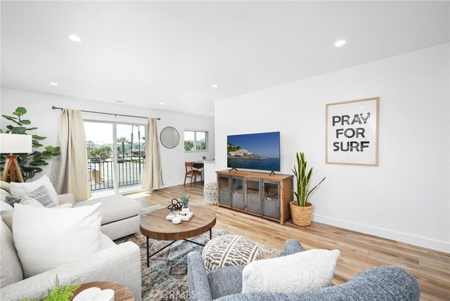 205 42nd Street, Newport Beach, CA 92663