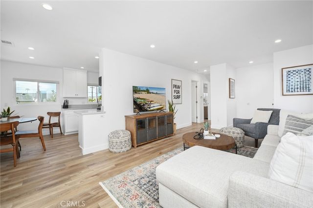 205 42nd Street, Newport Beach, CA 92663