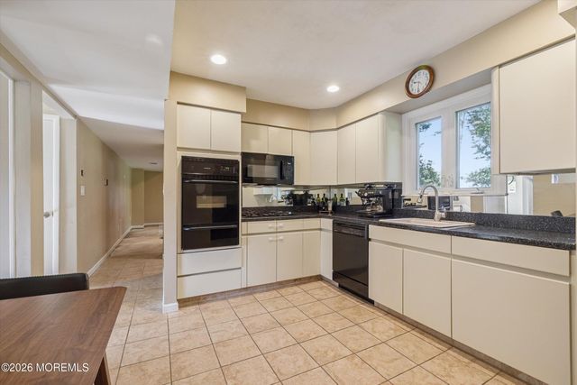4 Wylie Terrace, Morganville, NJ 07751