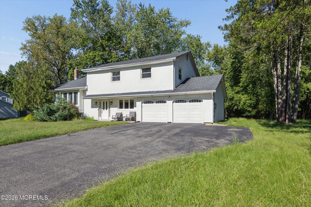 4 Wylie Terrace, Morganville, NJ 07751