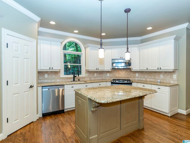 1207 LAKE FOREST CIRCLE, Hoover, AL 35244