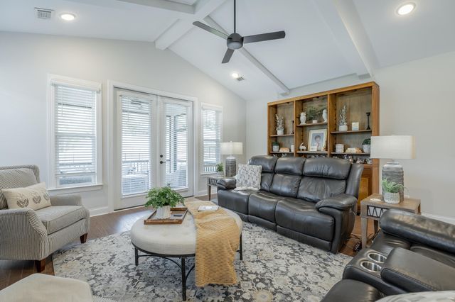 8896 Little Pine Lane, Ooltewah, TN 37363