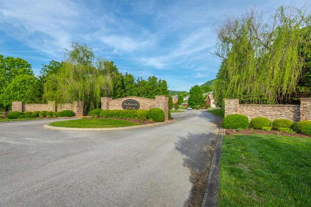 8896 Little Pine Lane, Ooltewah, TN 37363