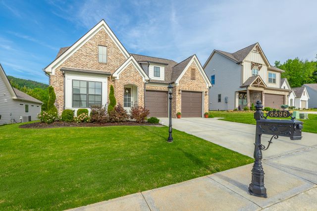 8896 Little Pine Lane, Ooltewah, TN 37363