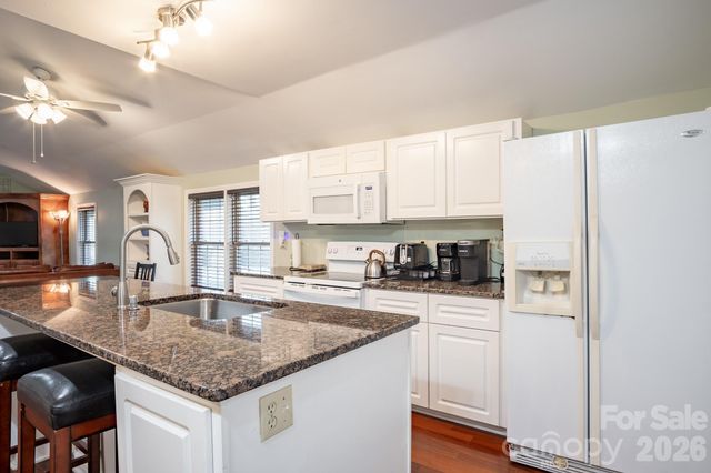 611 W Iredell Avenue, Mooresville, NC 28115