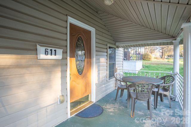 611 W Iredell Avenue, Mooresville, NC 28115