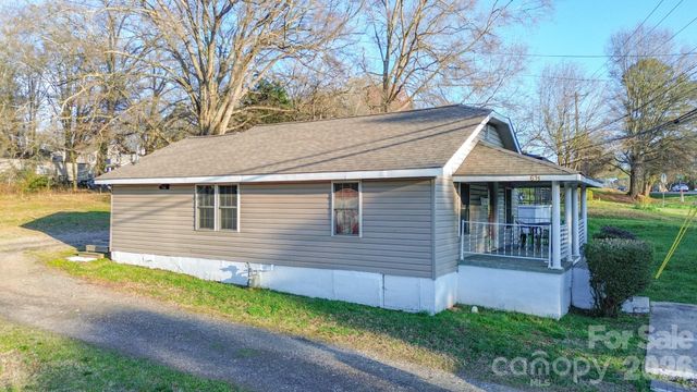 611 W Iredell Avenue, Mooresville, NC 28115
