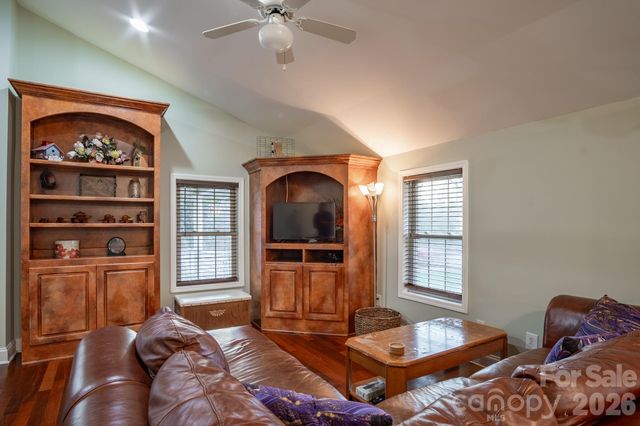 611 W Iredell Avenue, Mooresville, NC 28115