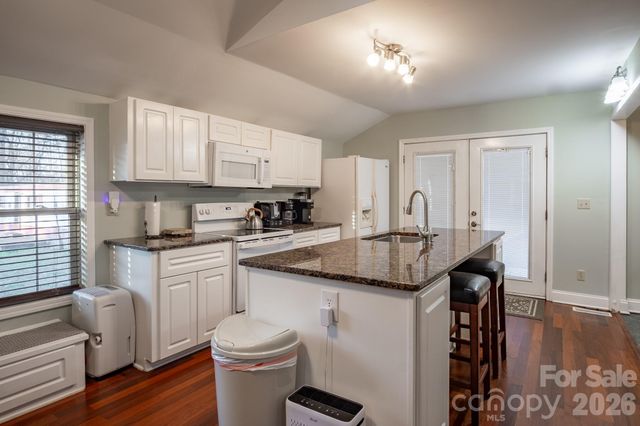 611 W Iredell Avenue, Mooresville, NC 28115