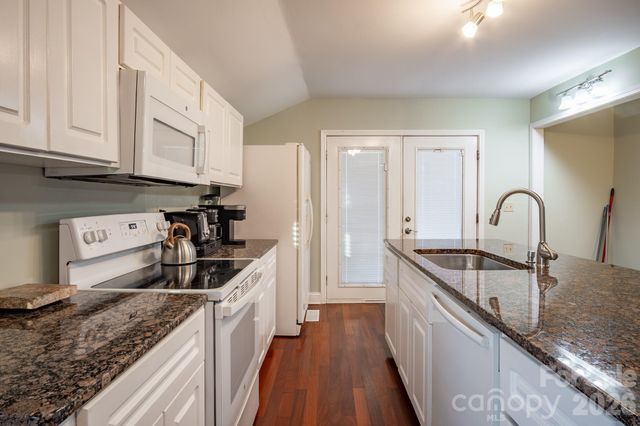 611 W Iredell Avenue, Mooresville, NC 28115