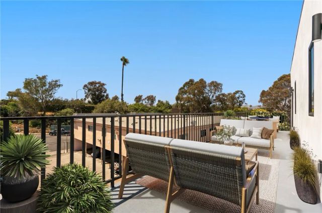 2637 S Garth 6, Los Angeles, CA 90034