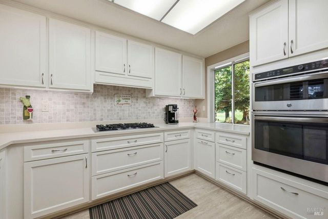 2092 Stonefield Ln, Santa Rosa, CA 95403