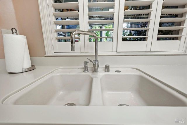 2092 Stonefield Ln, Santa Rosa, CA 95403