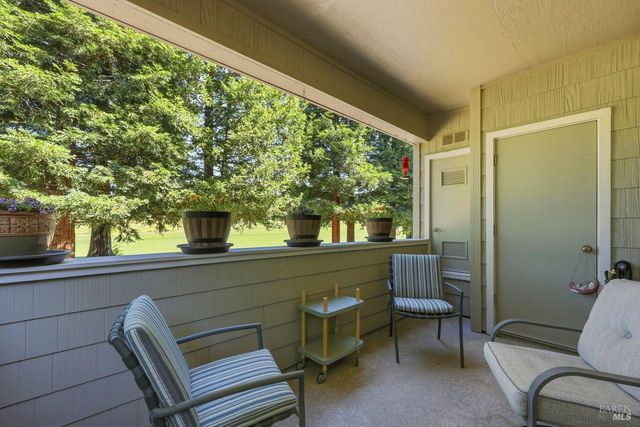 2092 Stonefield Ln, Santa Rosa, CA 95403