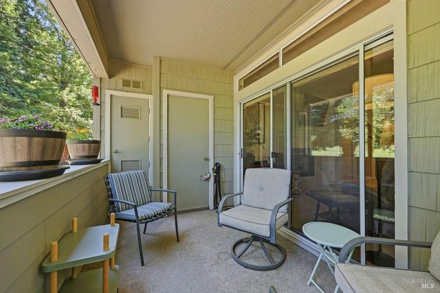 2092 Stonefield Ln, Santa Rosa, CA 95403