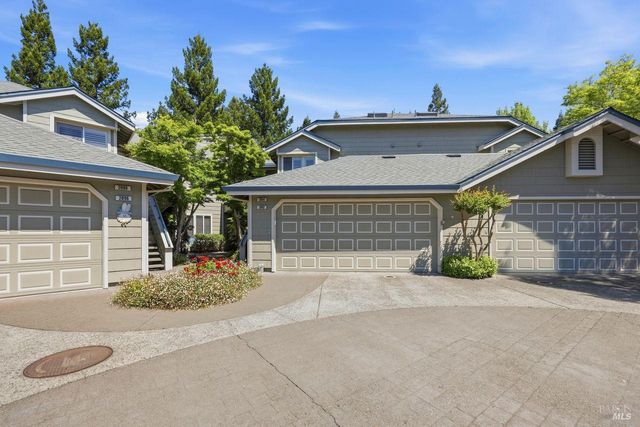 2092 Stonefield Ln, Santa Rosa, CA 95403