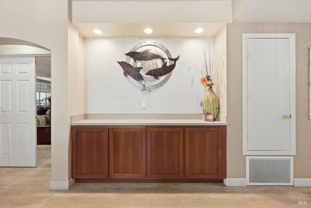 2092 Stonefield Ln, Santa Rosa, CA 95403