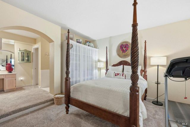 2092 Stonefield Ln, Santa Rosa, CA 95403