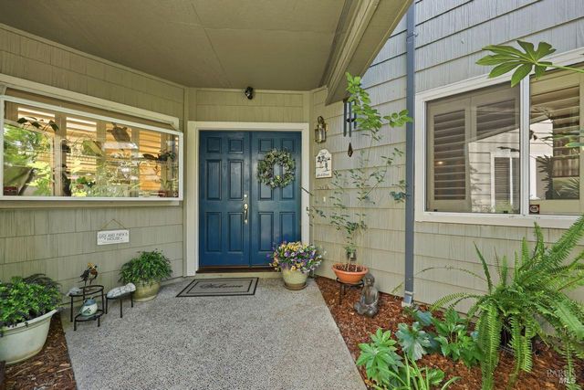 2092 Stonefield Ln, Santa Rosa, CA 95403