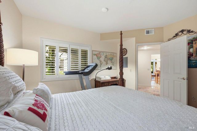 2092 Stonefield Ln, Santa Rosa, CA 95403