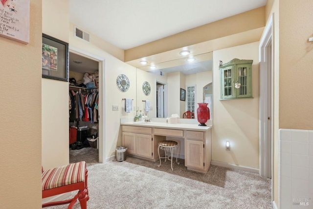 2092 Stonefield Ln, Santa Rosa, CA 95403