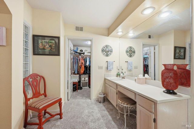 2092 Stonefield Ln, Santa Rosa, CA 95403