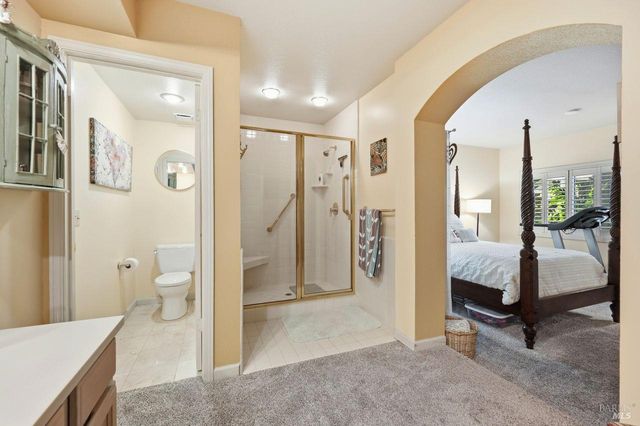 2092 Stonefield Ln, Santa Rosa, CA 95403