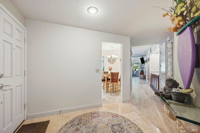 2092 Stonefield Ln, Santa Rosa, CA 95403