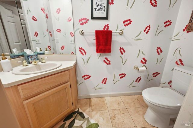 2092 Stonefield Ln, Santa Rosa, CA 95403