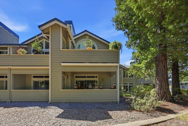 2092 Stonefield Ln, Santa Rosa, CA 95403