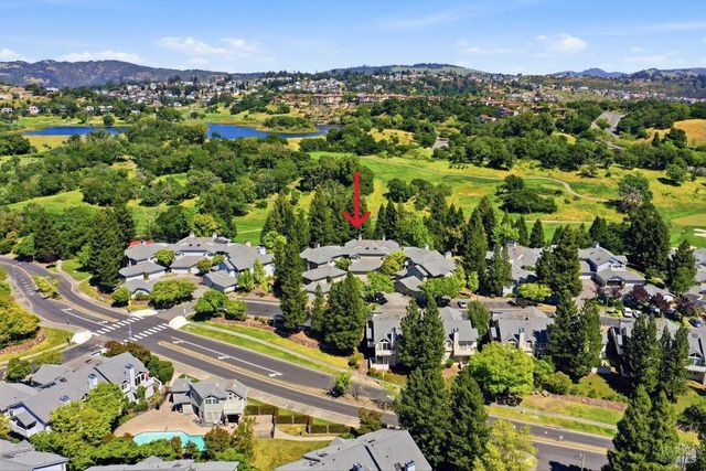 2092 Stonefield Ln, Santa Rosa, CA 95403