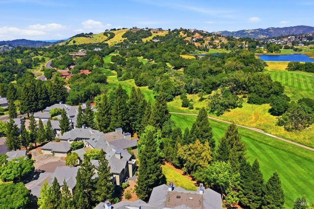 2092 Stonefield Ln, Santa Rosa, CA 95403