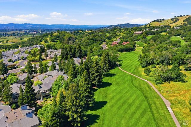 2092 Stonefield Ln, Santa Rosa, CA 95403