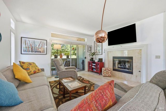 2092 Stonefield Ln, Santa Rosa, CA 95403